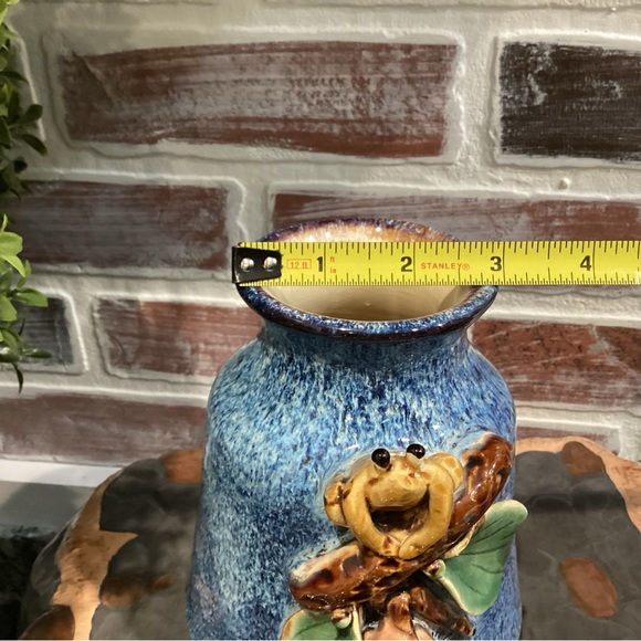 Stunning Hand Crafted Ceramic Frog Design Vase / Decor Piece - High Quality Art - Picture 10 of 13